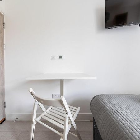 Functional Budget Stay With Wi-Fi And Laundry Facilities Near Tube Station Лондон Екстер'єр фото
