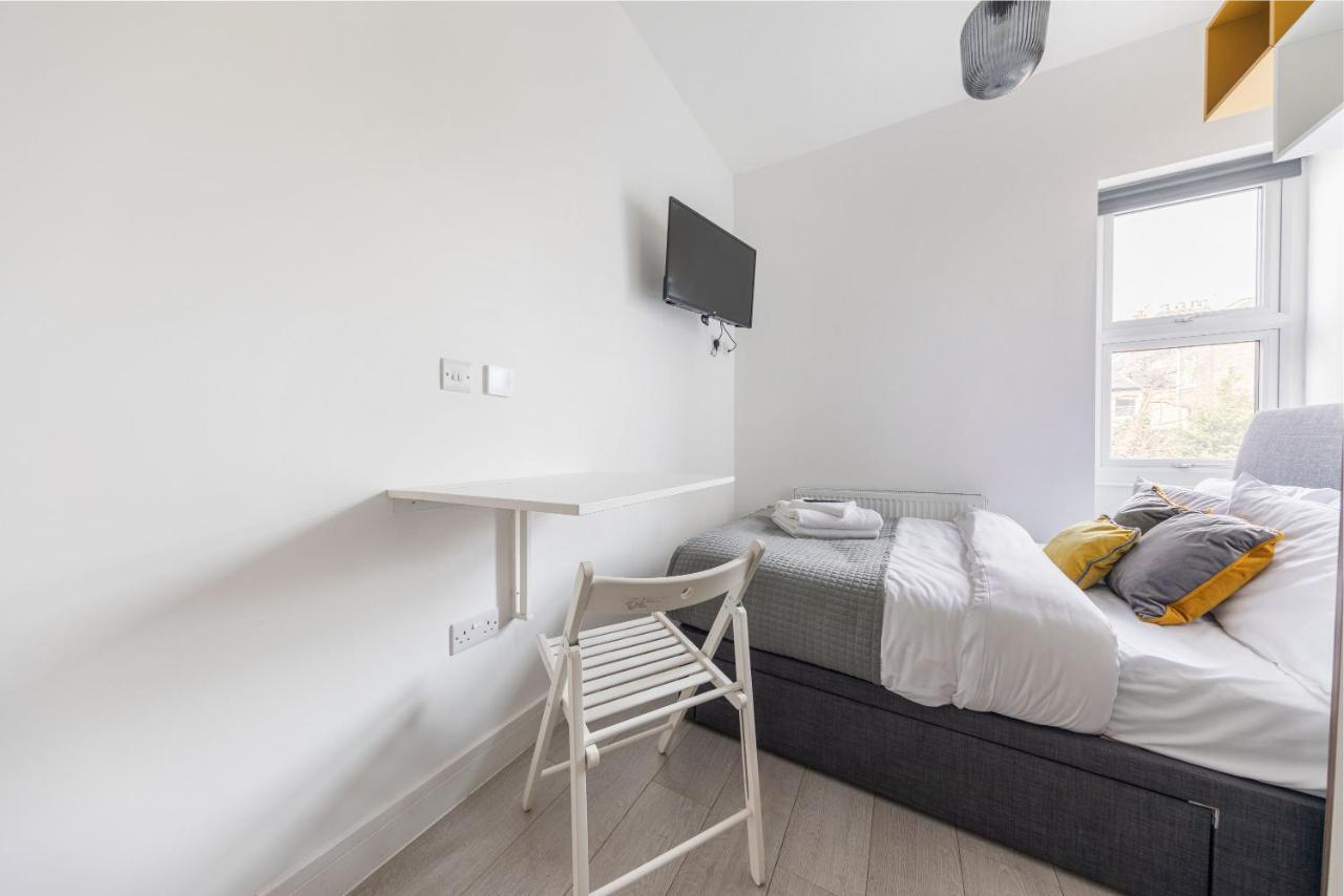 Functional Budget Stay With Wi-Fi And Laundry Facilities Near Tube Station Лондон Екстер'єр фото