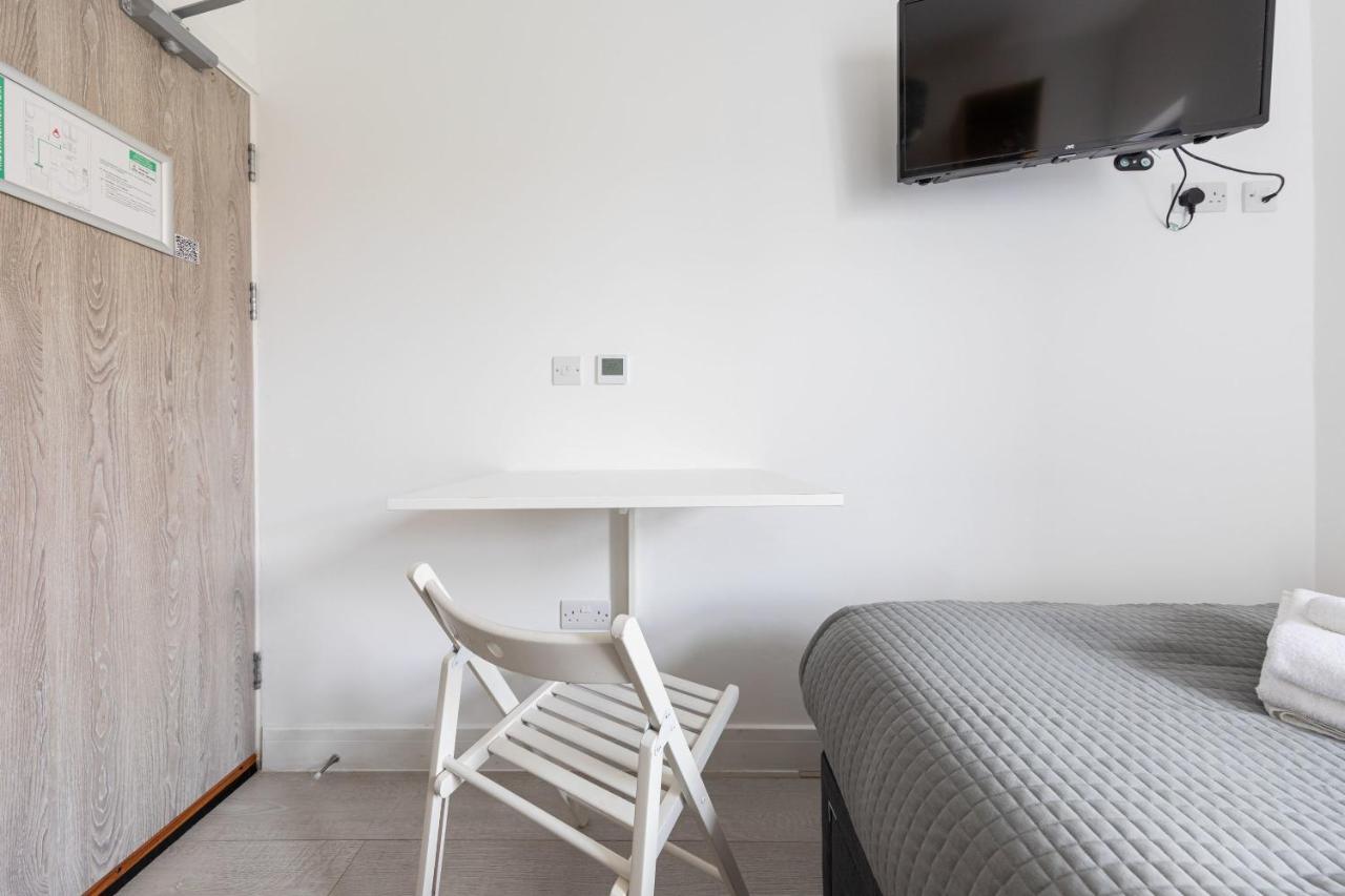 Functional Budget Stay With Wi-Fi And Laundry Facilities Near Tube Station Лондон Екстер'єр фото